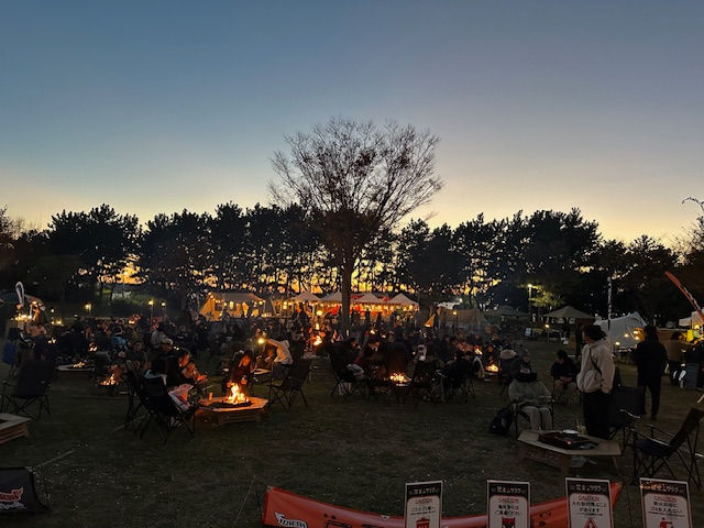 ▲前回の様子。夕暮れ時の会場はとても幻想的で良い雰囲気です！