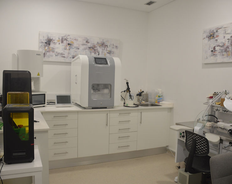 O Sorriso perfeito começa no Laboratório de Prótese Dentária, onde a tecnologia, precisão e arte permitem devolver confiança
