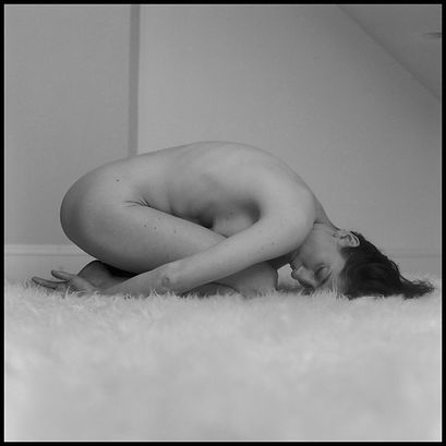 portrait commission relaxation discovery love house private moment clack and white hasselblad  Claire Kern 