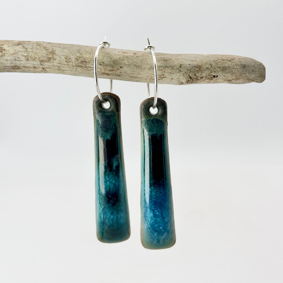 Thumbnail: Medium straight porcelain earrings in deep green-blue
