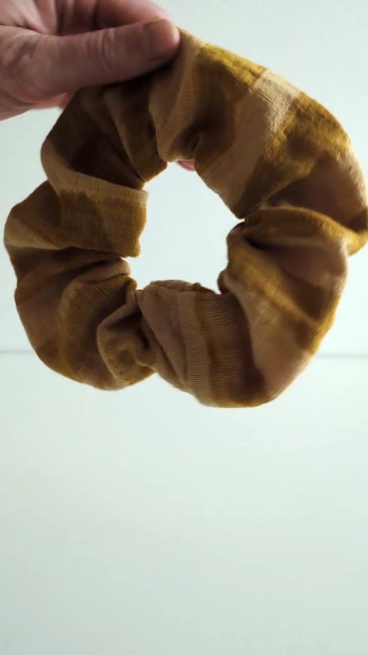 Thumbnail: Scrunchie Larry cinnamon