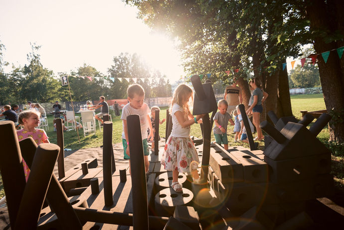 Pasākumu organizēšana, korporatīvie pasākumi, balles, privāto pasākumu organizēšana, vides dizains, dekorēšana, pasākumi, online pasākumi, komandas saliedēšanas pasākumi, dekorācijas, stendi, reklāmas stendi, dāvanas, radošas idejas, BTL mārketinga aktivizācijas, prezentācijas, promocijas, online ballītes, deco, deko, dekorāciju noma, atklāšanas pasākumi, dzimšanas dienas, kāzas, kāzu svinības, kāzu organizēšana, HUG'O event, HUG'O, hugoevent.lv, hugoevent, agnese tomiņa, agnese eglīte, skalogu dizains, sajūtu dizains, tiešsaistes pasākumi, konferences, hibrīdpasākumi, events, pasākumu aģentūra, aģentūra, sporta spēles, mazie pasākumi, izklaides pasākumi, stends, hosti, promoteri, īstermiņa personāla noma, koncepta izstrāde, svētku noformējums