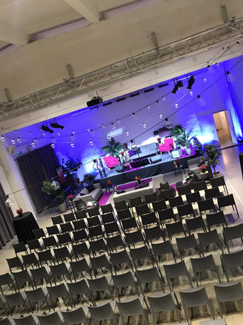 Pasākumu organizēšana, korporatīvie pasākumi, balles, privāto pasākumu organizēšana, vides dizains, dekorēšana, pasākumi, online pasākumi, komandas saliedēšanas pasākumi, dekorācijas, stendi, reklāmas stendi, dāvanas, radošas idejas, BTL mārketinga aktivizācijas, prezentācijas, promocijas, online ballītes, deco, deko, dekorāciju noma, atklāšanas pasākumi, dzimšanas dienas, kāzas, kāzu svinības, kāzu organizēšana, HUG'O event, HUG'O, hugoevent.lv, hugoevent, agnese tomiņa, agnese eglīte, skalogu dizains, sajūtu dizains, tiešsaistes pasākumi, konferences, hibrīdpasākumi, events, pasākumu aģentūra, aģentūra, sporta spēles, mazie pasākumi, izklaides pasākumi, stends, hosti, promoteri, īstermiņa personāla noma, koncepta izstrāde, svētku noformējums