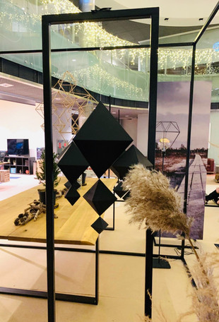 Pasākumu organizēšana, korporatīvie pasākumi, balles, privāto pasākumu organizēšana, vides dizains, dekorēšana, pasākumi, online pasākumi, komandas saliedēšanas pasākumi, dekorācijas, stendi, reklāmas stendi, dāvanas, radošas idejas, BTL mārketinga aktivizācijas, prezentācijas, promocijas, online ballītes, deco, deko, dekorāciju noma, atklāšanas pasākumi, dzimšanas dienas, kāzas, kāzu svinības, kāzu organizēšana, HUG'O event, HUG'O, hugoevent.lv, hugoevent, agnese tomiņa, agnese eglīte, skalogu dizains, sajūtu dizains, tiešsaistes pasākumi, konferences, hibrīdpasākumi, events, pasākumu aģentūra, aģentūra, sporta spēles, mazie pasākumi, izklaides pasākumi, stends, hosti, promoteri, īstermiņa personāla noma, koncepta izstrāde, svētku noformējums