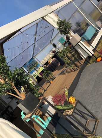 Pasākumu organizēšana, korporatīvie pasākumi, balles, privāto pasākumu organizēšana, vides dizains, dekorēšana, pasākumi, online pasākumi, komandas saliedēšanas pasākumi, dekorācijas, stendi, reklāmas stendi, dāvanas, radošas idejas, BTL mārketinga aktivizācijas, prezentācijas, promocijas, online ballītes, deco, deko, dekorāciju noma, atklāšanas pasākumi, dzimšanas dienas, kāzas, kāzu svinības, kāzu organizēšana, HUG'O event, HUG'O, hugoevent.lv, hugoevent, agnese tomiņa, agnese eglīte, skalogu dizains, sajūtu dizains, tiešsaistes pasākumi, konferences, hibrīdpasākumi, events, pasākumu aģentūra, aģentūra, sporta spēles, mazie pasākumi, izklaides pasākumi, stends, hosti, promoteri, īstermiņa personāla noma, koncepta izstrāde, svētku noformējums