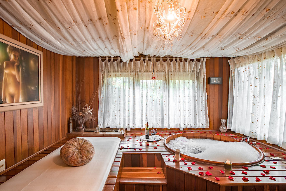 ofuro gigante, decoracao romantica, Pousada Cantos e Contos 2022_173.jpg