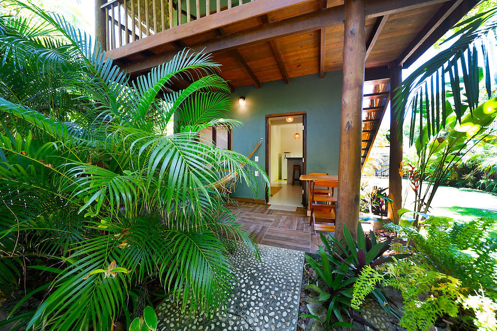 bangalo 2 terreo area externa, rede e mesa, Casa Licuri em Marau Bahia 250111, Charme em A