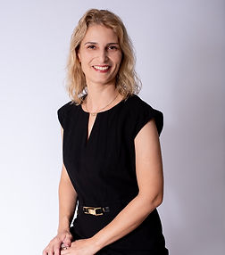 Foto profissional de Lisiane Giordani, advogada especializada em LGPD, contratos e direito do consumidor para empresas.