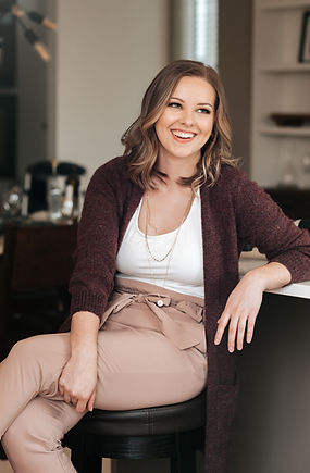 A picture of Danielle Gwilliam who is the head photographer and videographer from Danielle Gwilliam Cinematgraphy and Photography.