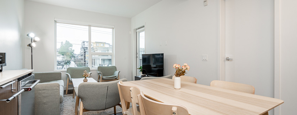 pacious home office or nursery den at 645 Como Lake Avenue.