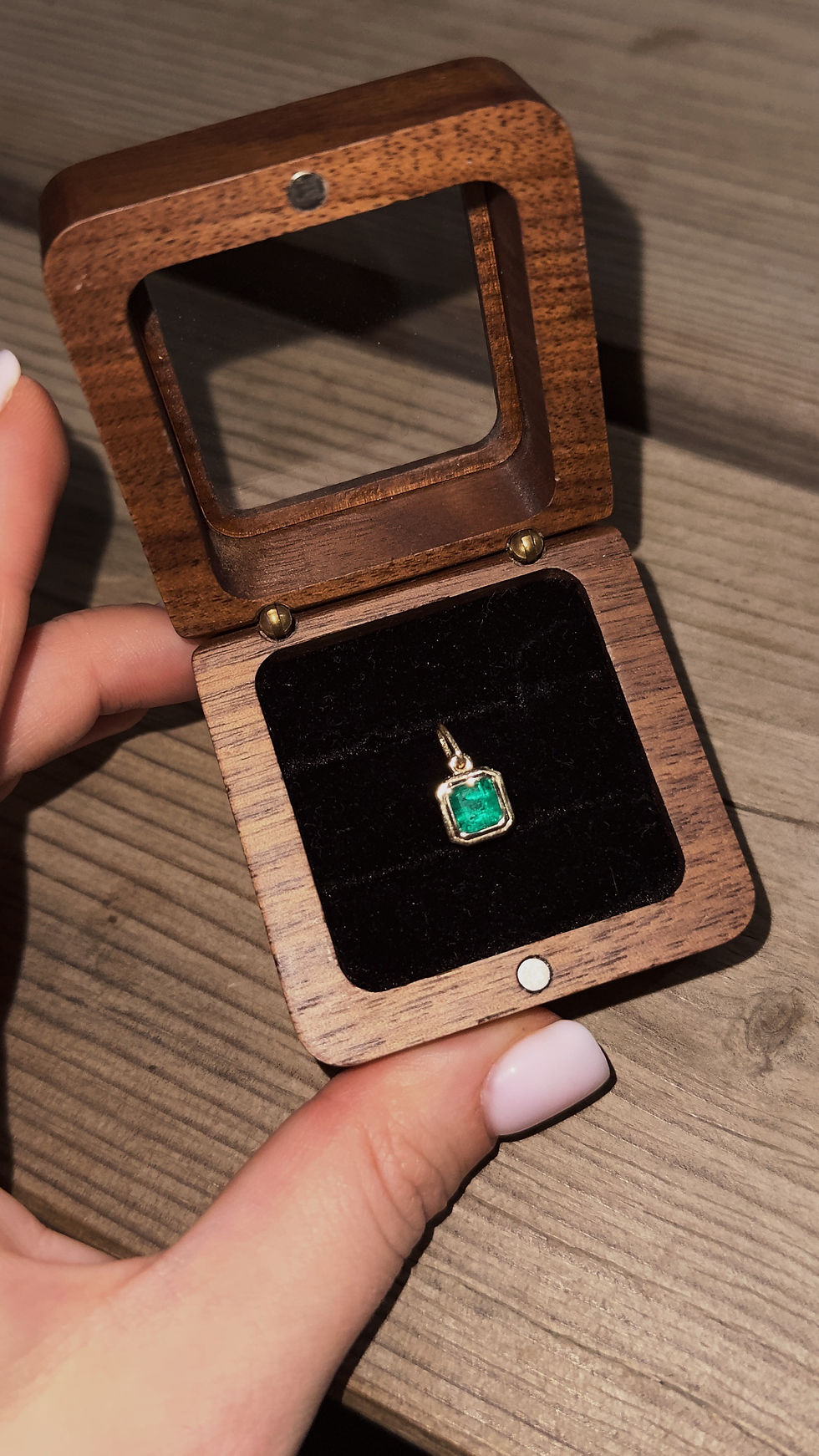 Thumbnail: Natural emerald pendant 