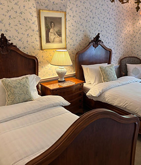 CarsingtonExecutiveBedroom3.jpeg
