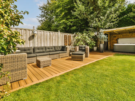 Comprehensive Guide to Choosing and Maintaining Decking