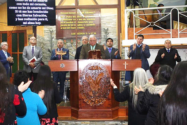 Pastor Jorge Flores A2_edited_edited.jpg