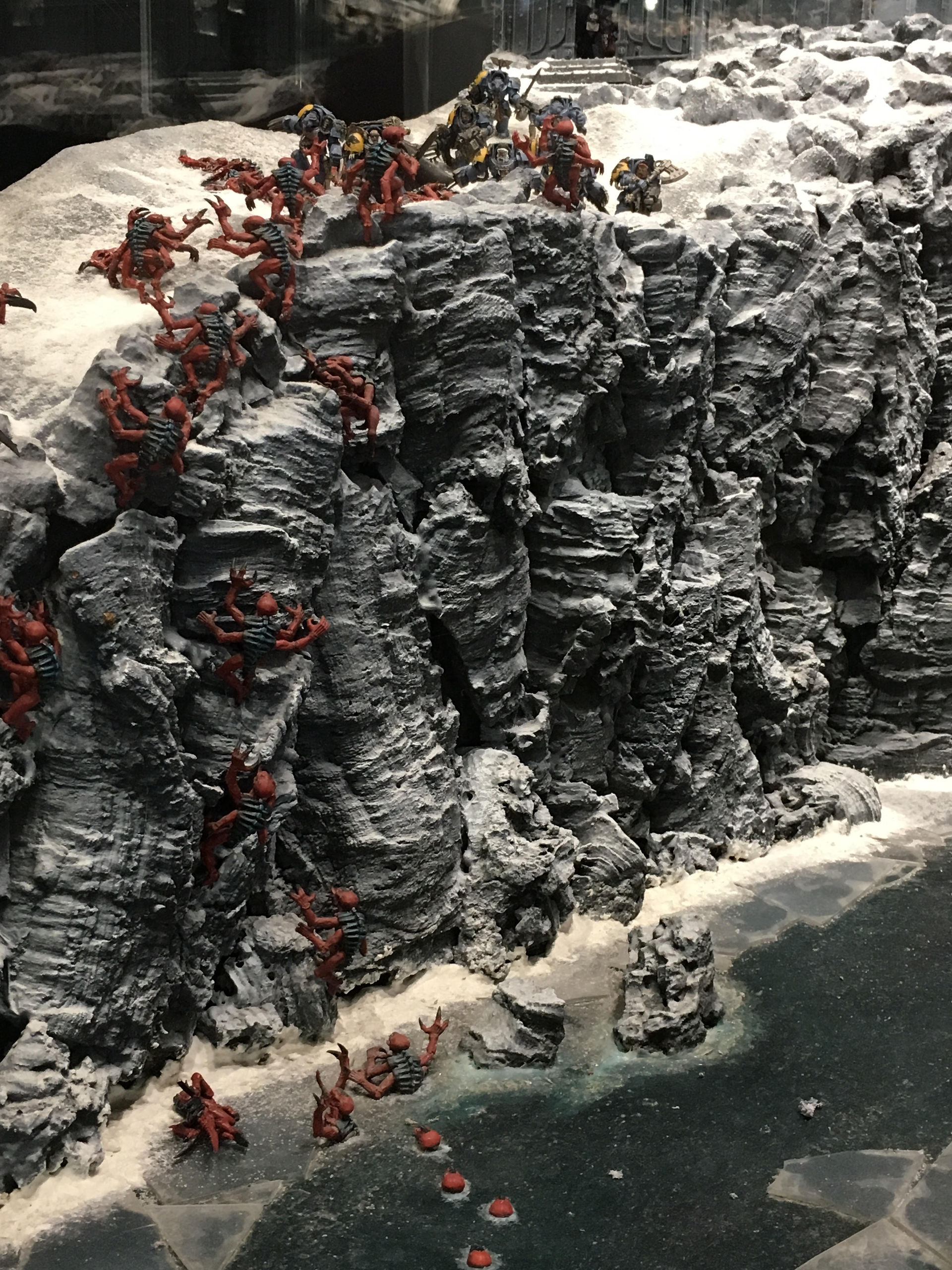 Tyranids vs Space Wolves