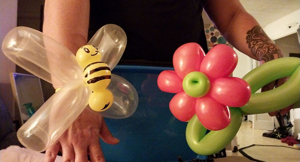 Cincinnati Balloons, Balloon Twisting Cincinnati, Balloon artist, Cincinnati balloon Twisters, Balloon Twister Cincinnati, balloon bees, balloon flower