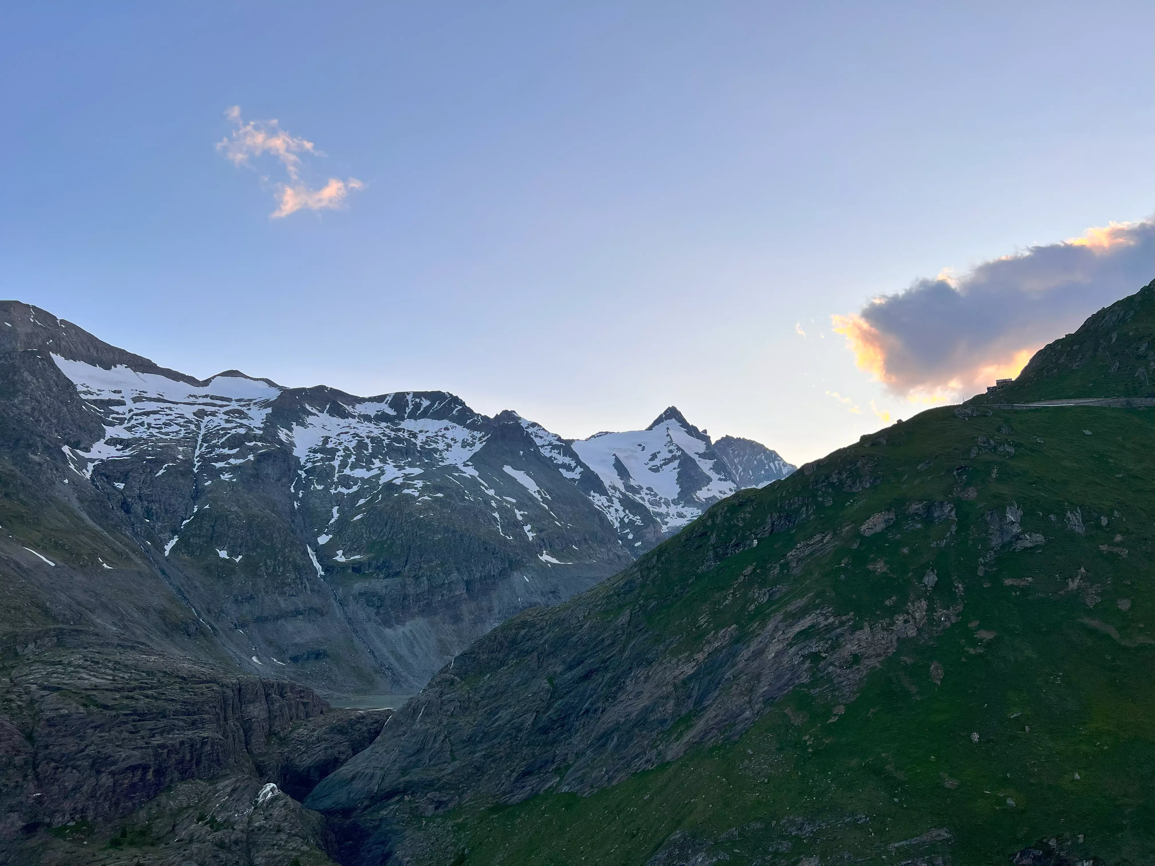 Freie Sicht auf den Großglockner bei Sonnenuntergang