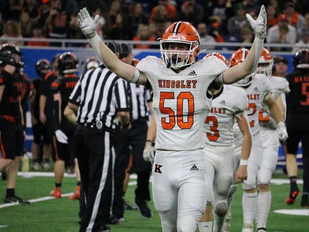 KINGSLEY STAGS WIN DIVISION 6 FOOTBALL STATE CHAMPIONSHIP