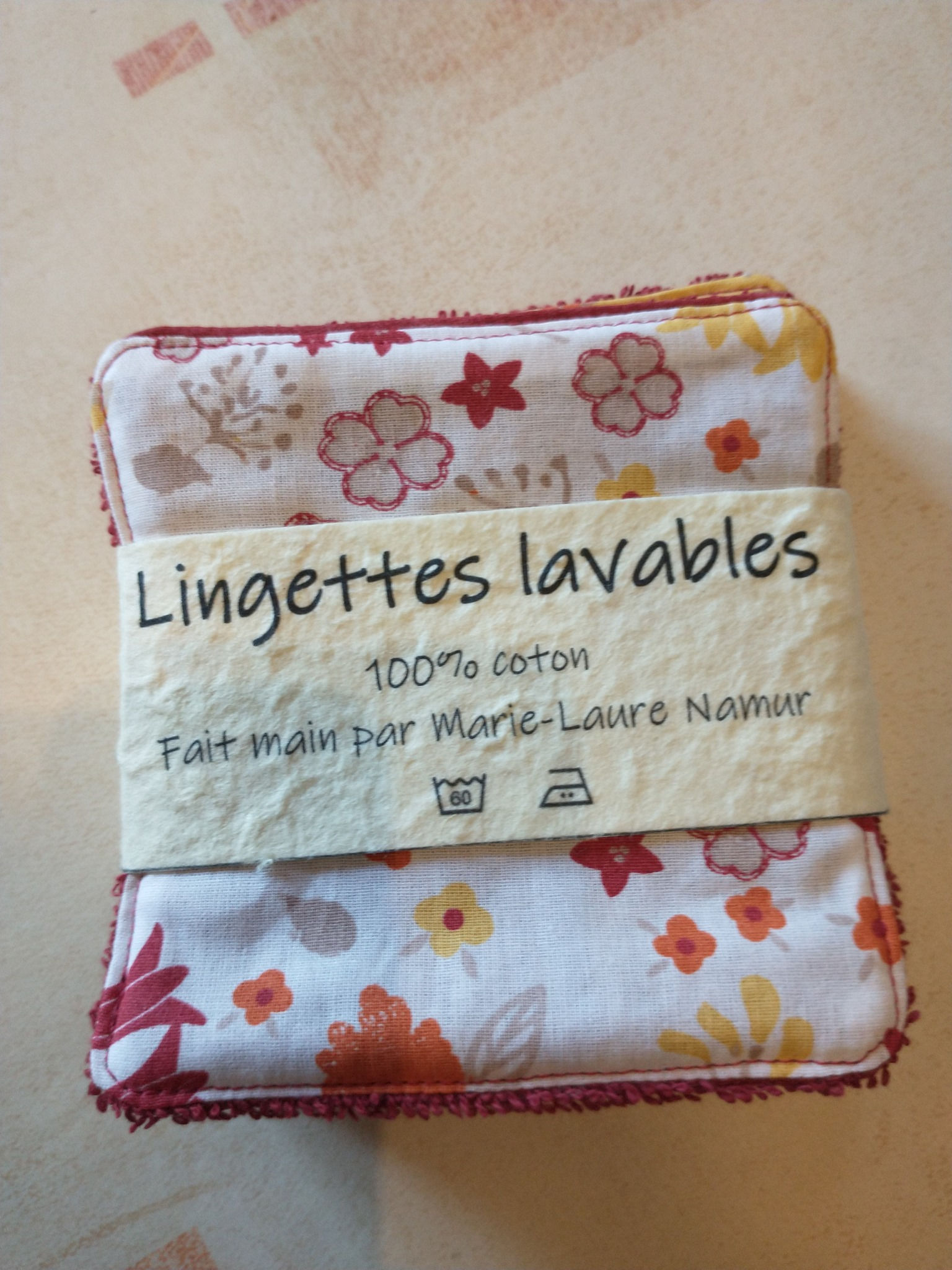 Lingettes fleurs rouges