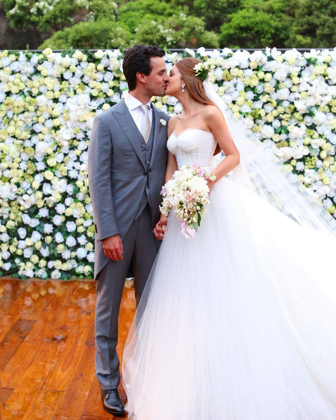 Flores e Elegância compõe o casamento de Marina Ruy Barbosa