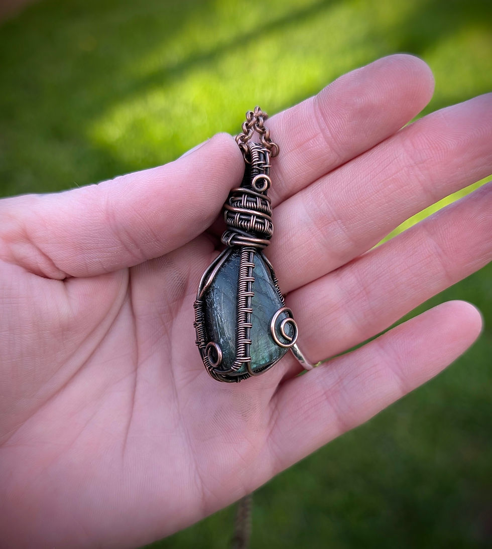 Thumbnail: Labradorite in copper