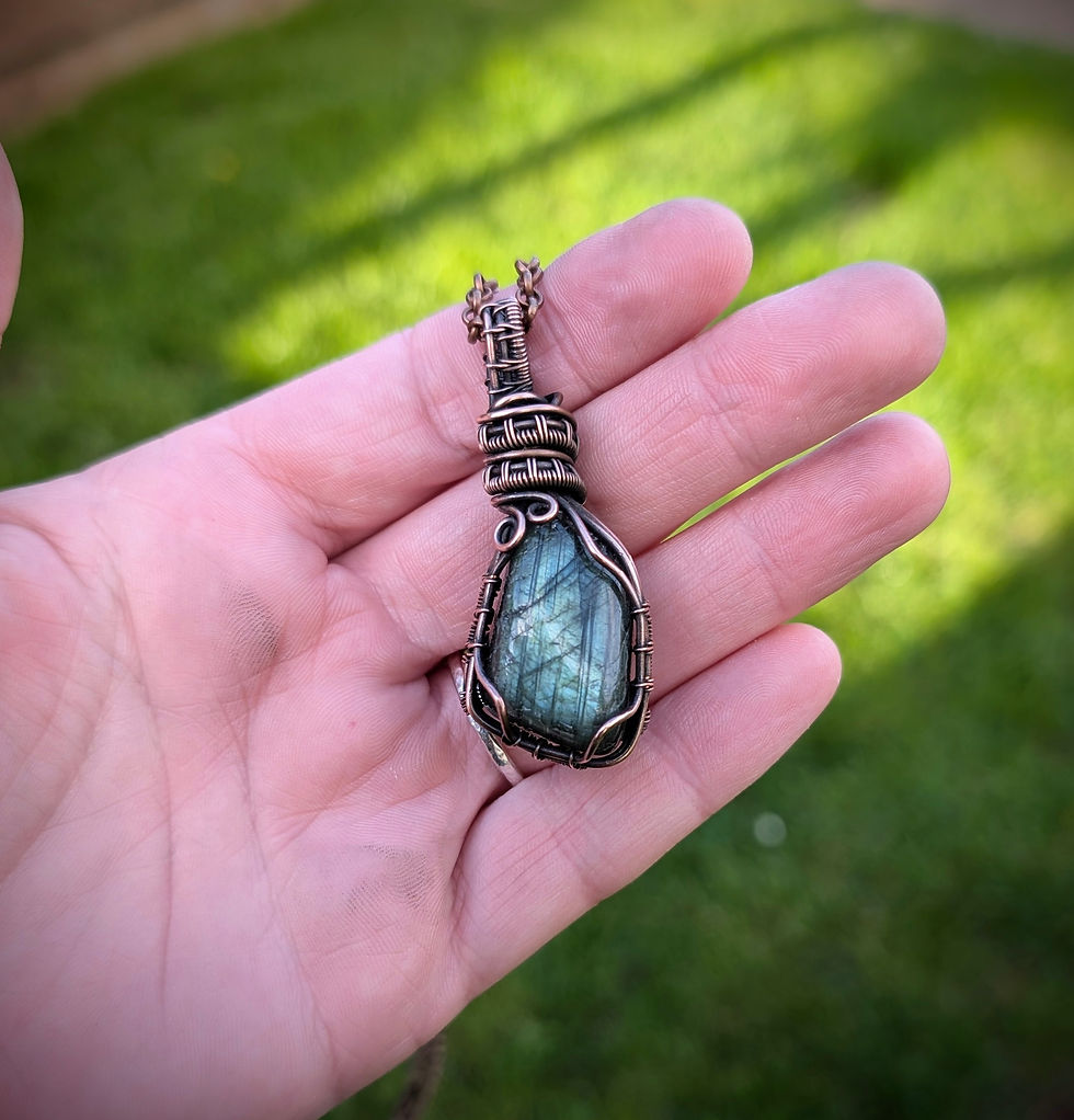 Thumbnail: Labradorite in copper
