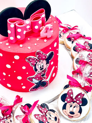 Minnie Mouse cake with Sugar cookies.jpeg