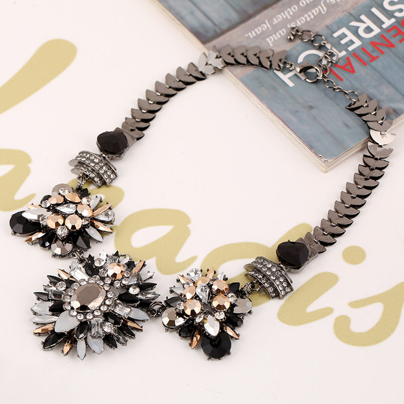 Thumbnail: luxury crystal flowers pendant necklace for women