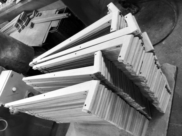 Production of oak lamp arm for Orla Wall in Portugal.