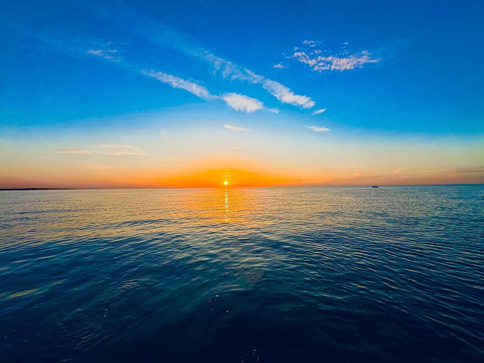 Zonsondergang op de Noordzee tijdens een boottrip vanuit Nieuwpoort
