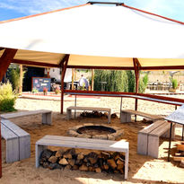 Lagerfeuerplatz und Buffet in einem