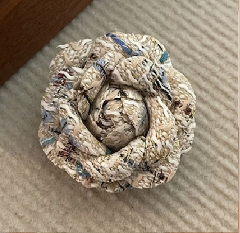 Broche Camélia pied poule Caqui