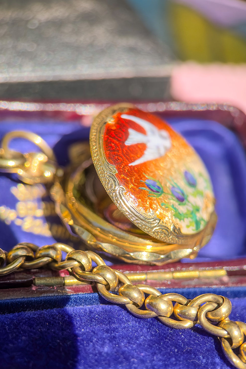 Miniatura: Antique 14ct Gold Pocket Watch With Enamel Dove In Flight, Sunset And Thistles