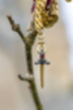 縮圖：18ct Gold Dagger Pendant with Diamonds and Ruby