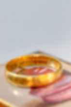 Miniature : 17th century 22ct gold posy ring with the inscription "True Love Delight Doth Us Unite"
