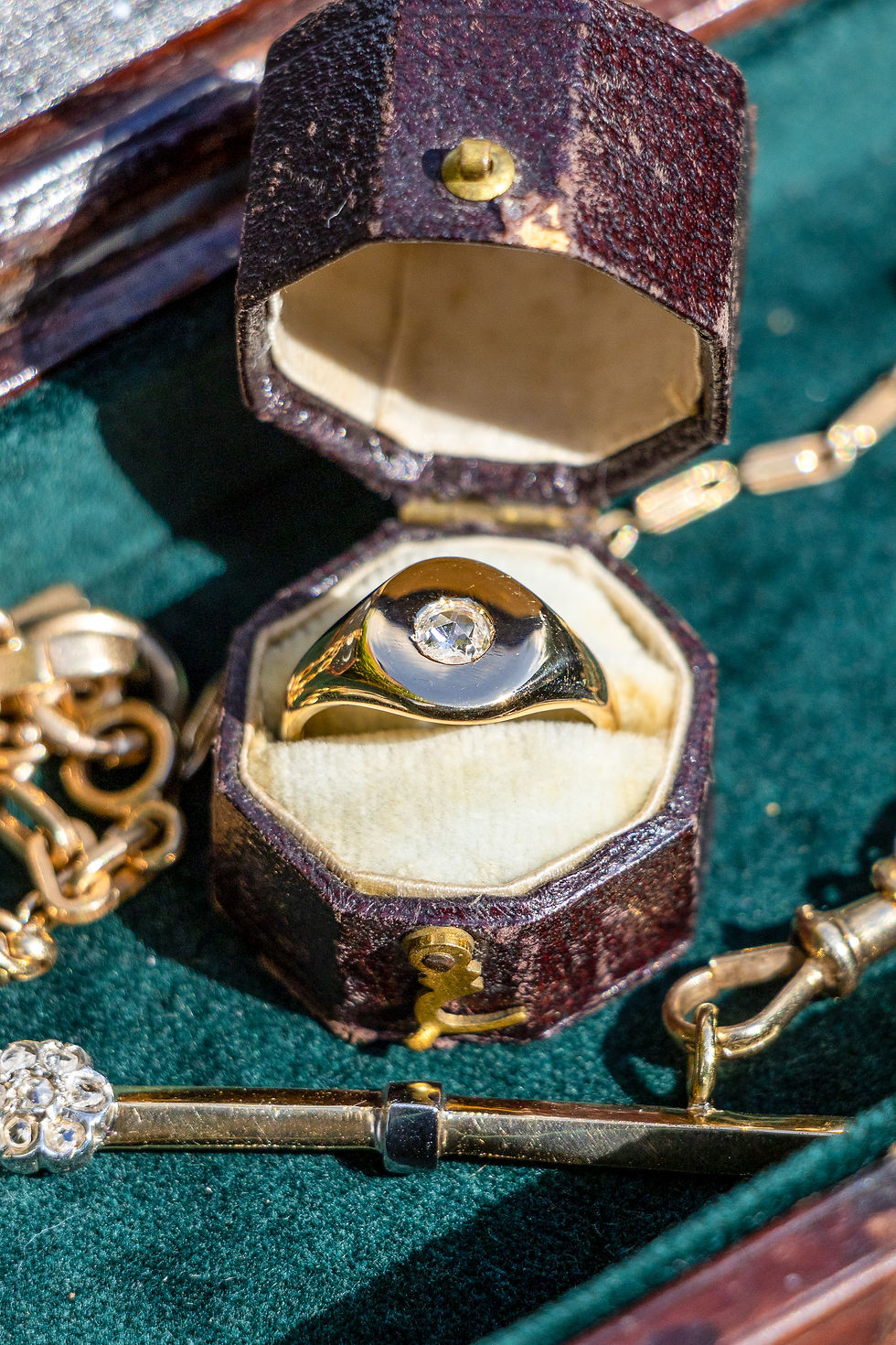 Miniatura: Antique 18ct Gold Signet Ring With Rose-Cut Diamond