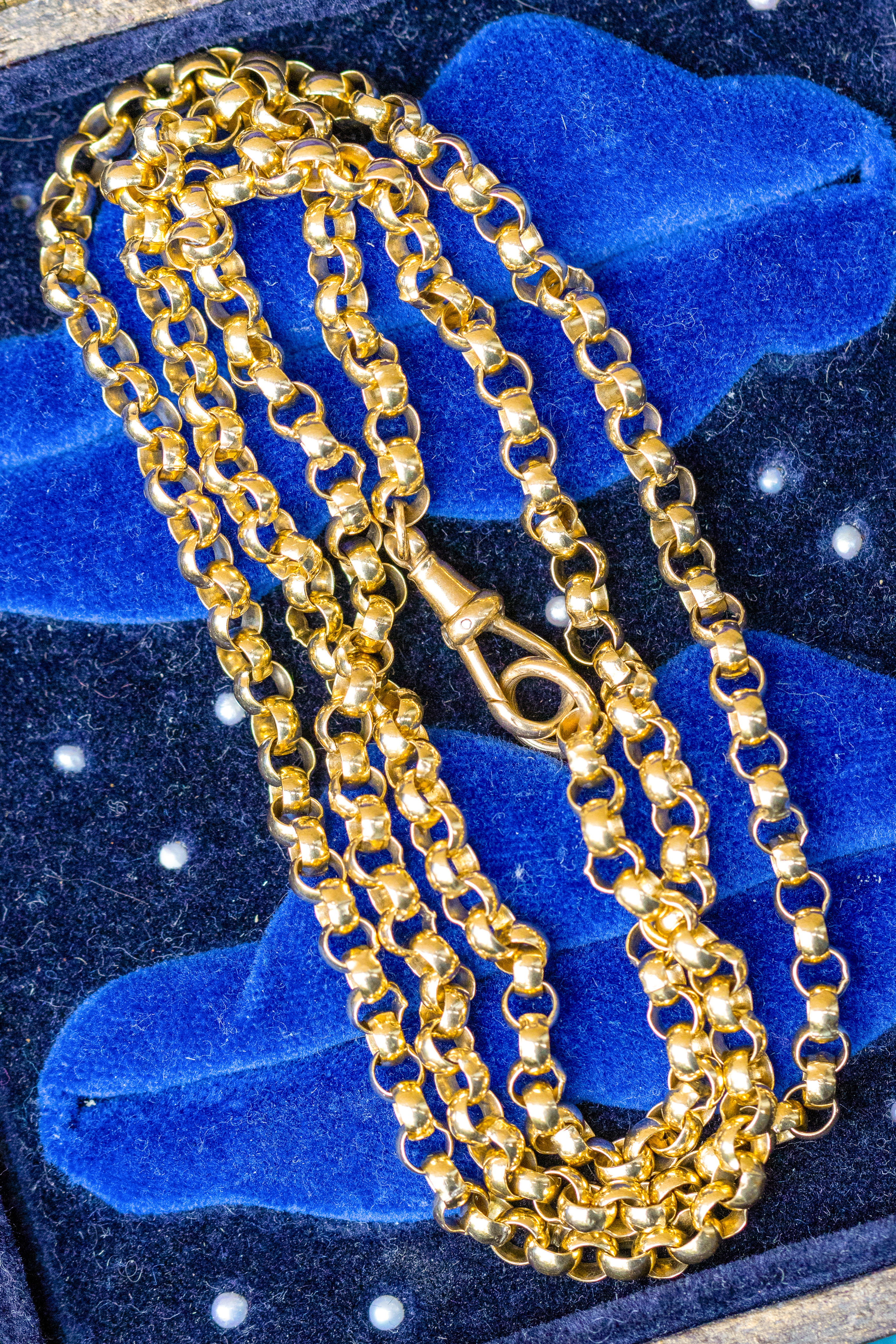 A vintage 9ct gold chain laid flat, displaying its 26.5-inch length, 4.15mm width, and individually crafted links.
