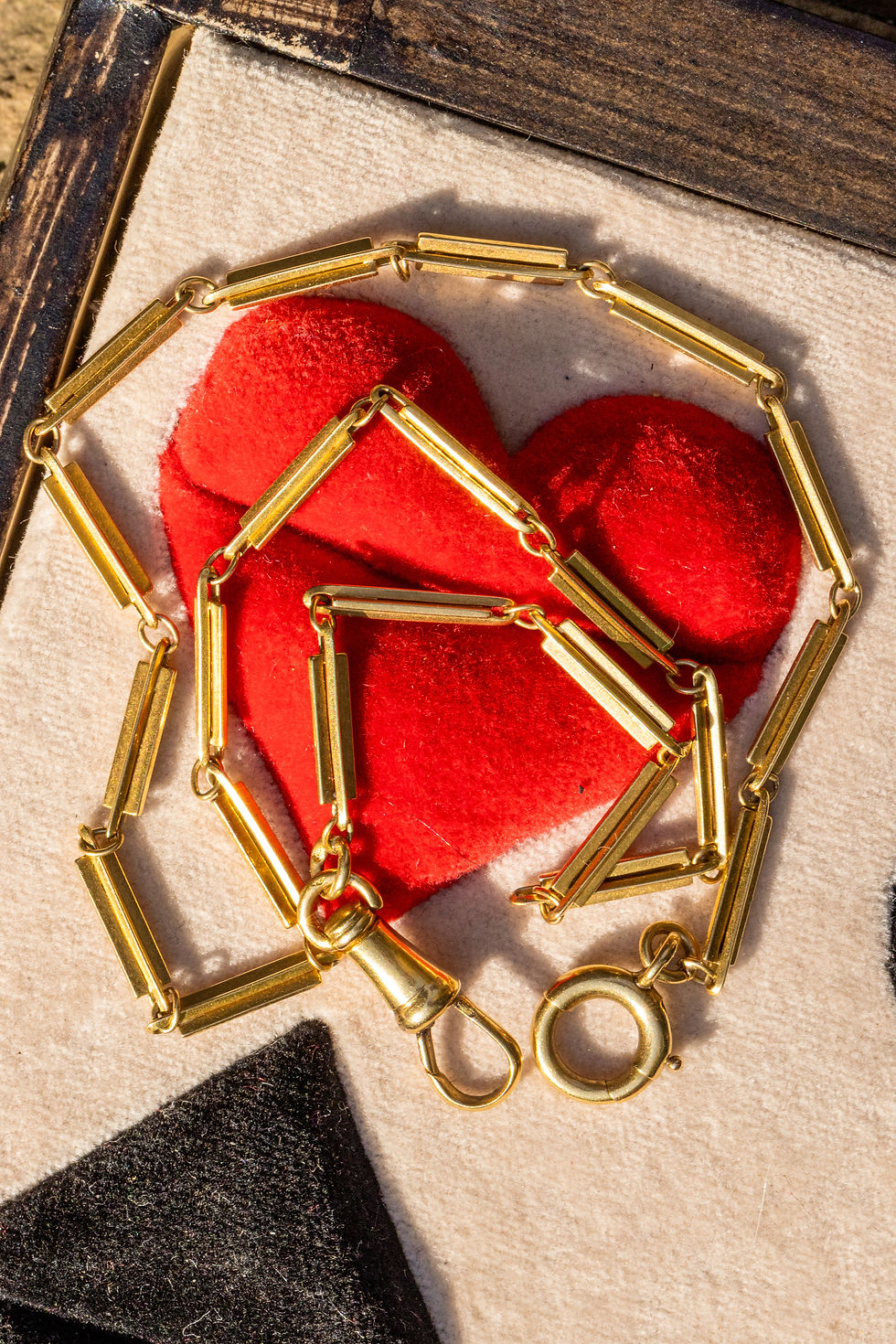 Miniatura: A stunning close-up of the antique French 18ct gold dress watch chain, featuring elegant bar links.