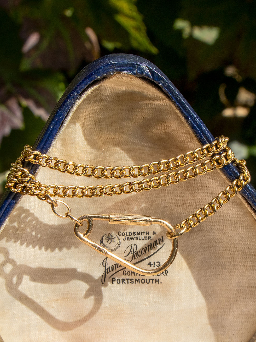Miniatura: Antique 18ct Gold Curb Chain With Large Vintage 18ct Carabiner Clasp