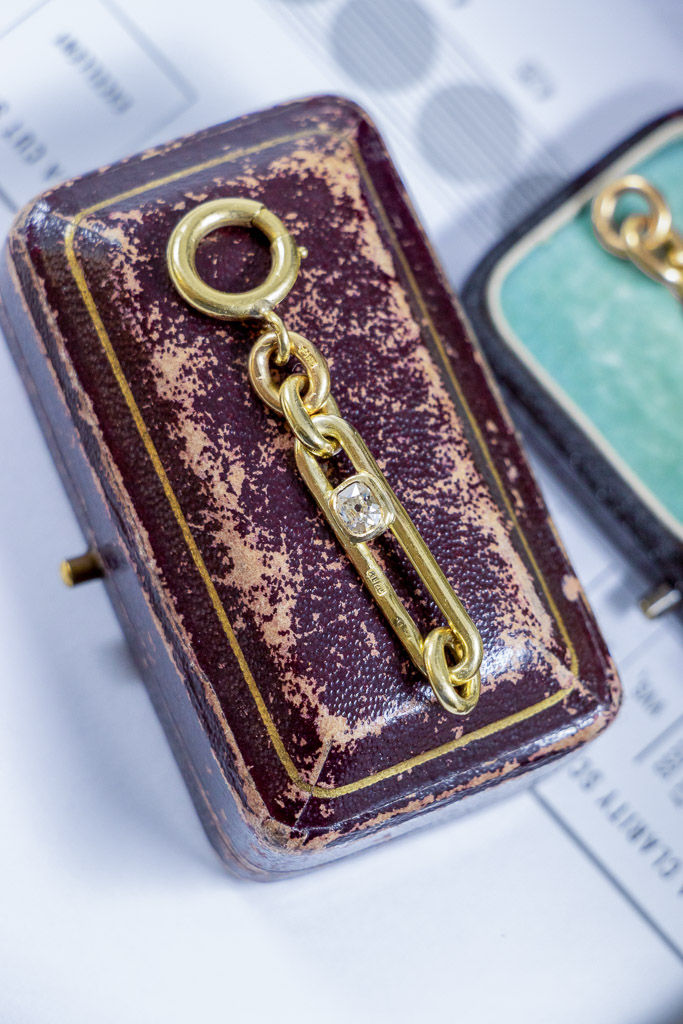 थंबनेल: Antique Old Mine Cut Diamond Trombone Link Extender, 18ct Gold