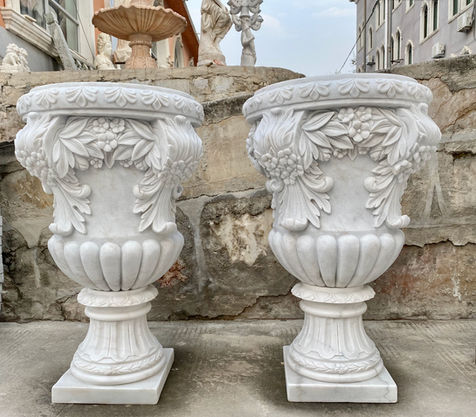 Prunk Vase Amphore Blumen Marmor Granit Grabsteine Mittlboeck Natursteine Seitenansicht.jp