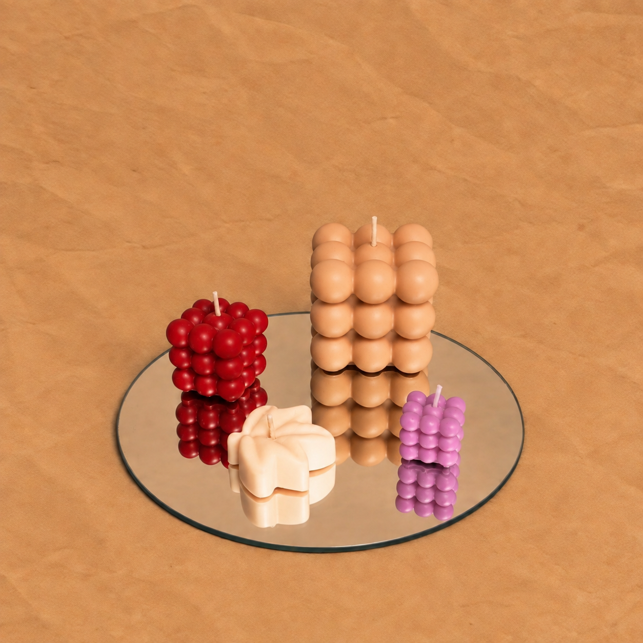 HALOA Velours – Bougie artisanale cubes mauve bordeaux doré | Lumière de lys