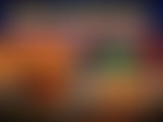 Ilustração mostra aumento dos combustíveis no Brasil com bomba de gasolina, refinaria, caminhão e gráfico de alta, destacando fatores como dólar, refino e importação.