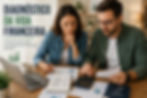 Casal organiza documentos financeiros, utiliza notebook e calculadora para realizar um diagnóstico da vida financeira e iniciar um planejamento financeiro.