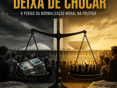 Ilustração editorial com uma balança da justiça em destaque diante do Congresso Nacional brasileiro. De um lado da balança há pilhas de dinheiro; do outro, uma multidão de pessoas. O cenário possui tons escuros e dramáticos, simbolizando tensão política e deterioração moral. No chão, jornais exibem palavras como “corrupção”, “fraude” e “desvio de verbas”, enquanto outros trazem frases que representam a normalização social dos escândalos políticos.
