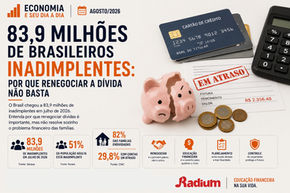 Imagem editorial sobre a inadimplência no Brasil em julho de 2026, destacando 83,9 milhões de brasileiros inadimplentes e 51% da população adulta. A composição mostra cartões de crédito, calculadora, uma conta em atraso, moedas e um cofrinho quebrado, acompanhados de informações sobre famílias endividadas, renegociação, educação financeira, planejamento e controle do orçamento.