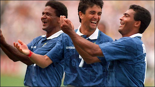 A icônica comemoração do "embala nenê" de Bebeto