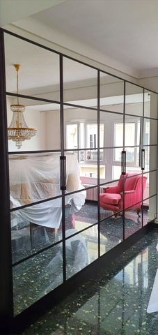 ¿Buscas una solución moderna y elegante para tu armario empotrado? Descubre nuestro acristalamiento de armario de 6 hojas abatibles con superficie de espejo, diseño y herrajes minimalistas en aluminio negro en EP Cristalería y Ventanas.

Nuestro acristalamiento de armario empotrado ofrece un diseño contemporáneo y funcional que maximiza el espacio y añade un toque de estilo a tu habitación. Con 6 hojas abatibles, facilita el acceso a tu ropa y accesorios, mientras que la superficie de espejo refleja la luz y amplía visualmente el espacio.

Además, con herrajes minimalistas en aluminio negro, nuestro acristalamiento de armario combina durabilidad y estética, proporcionando un acabado elegante y sofisticado.

Confía en nosotros para ofrecerte un acristalamiento de armario de alta calidad que cumpla con tus expectativas estéticas y funcionales. ¡Contáctanos hoy mismo para más información!
#PuertaDeCristal
#PuertaCorredera
#ViniloPersonalizado
#DecoraciónDeInteriores
#DiseñoPersonalizado
#EstiloModerno
#EspaciosÚnicos
#EPVentanas
#AmbientePersonalizado
#DecoraciónPersonalizada
#DiseñoInterior
#PuertaDeCristalCorredera
#ViniloDecorativo
#DecoraciónExclusiva
#EstiloÚnico
#Personalización
#DecoraciónCreativa
#EstiloPersonal
#HogarModerno
#OficinaConEstilo