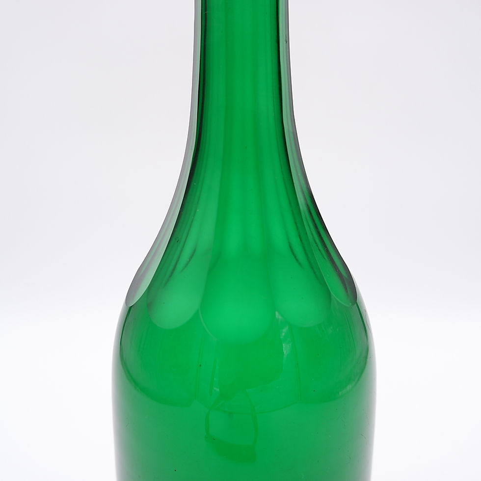 Miniature : 19th century green glass decanter - England, circa 1870.