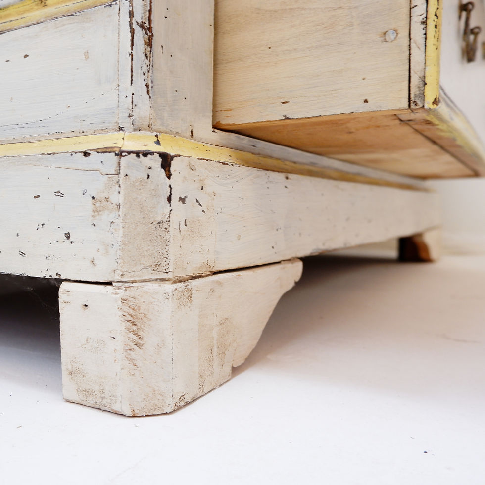 Miniature : Antique Italian chest of drawers with marble top